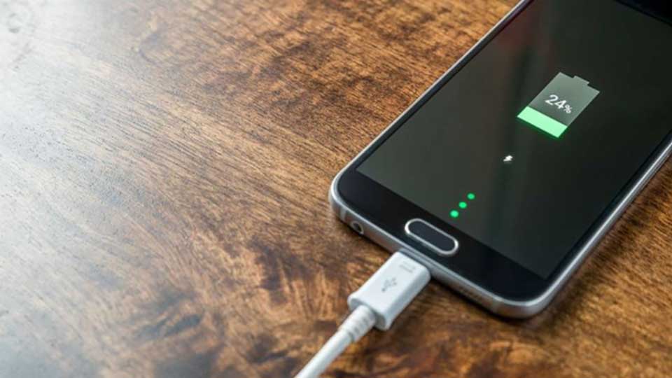 علت شارژ نشدن گوشی چیست؟ و چگونه می توان آن را حل کرد؟