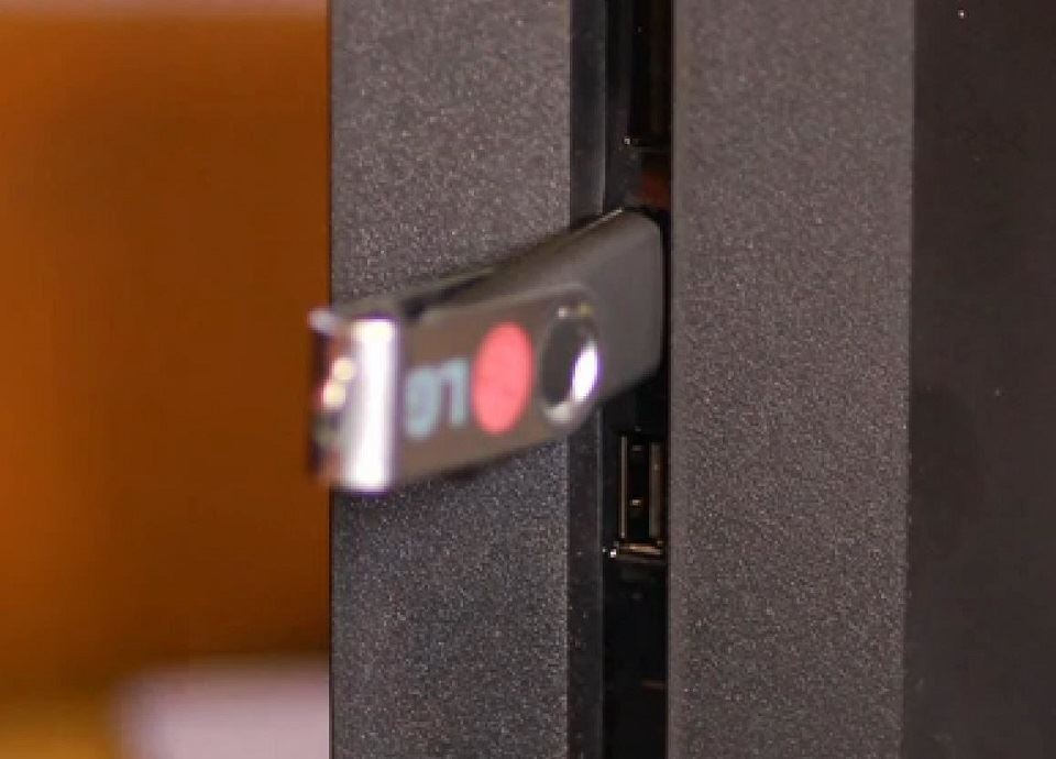 آموزش اتصال فلش به PS4 و انتقال فیلم و عکس به آن‎