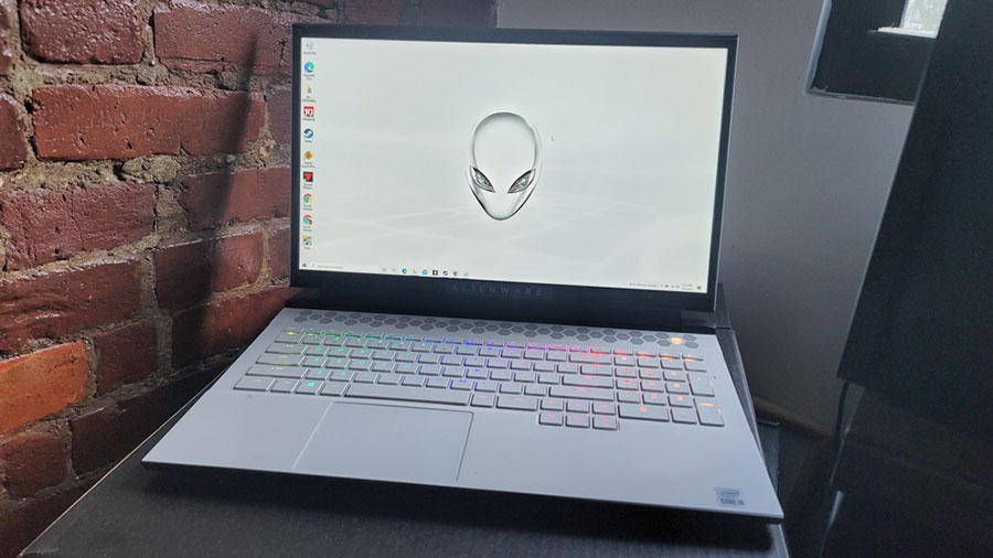بررسی ویژگی های لپ تاپ گیمینگ Alienware m17 R4 برند دل (Dell)